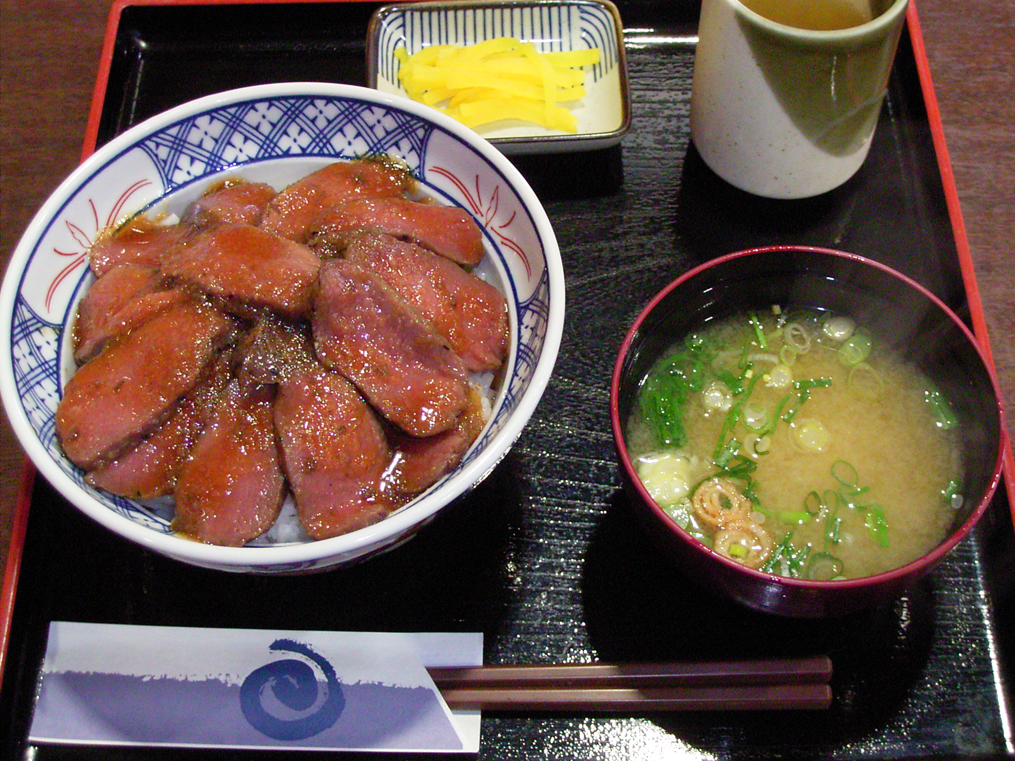 坂内産鹿肉使用 ジビエステーキ丼 販売開始しました 道の駅 夜叉ヶ池 やしゃがいけ の里さかうち